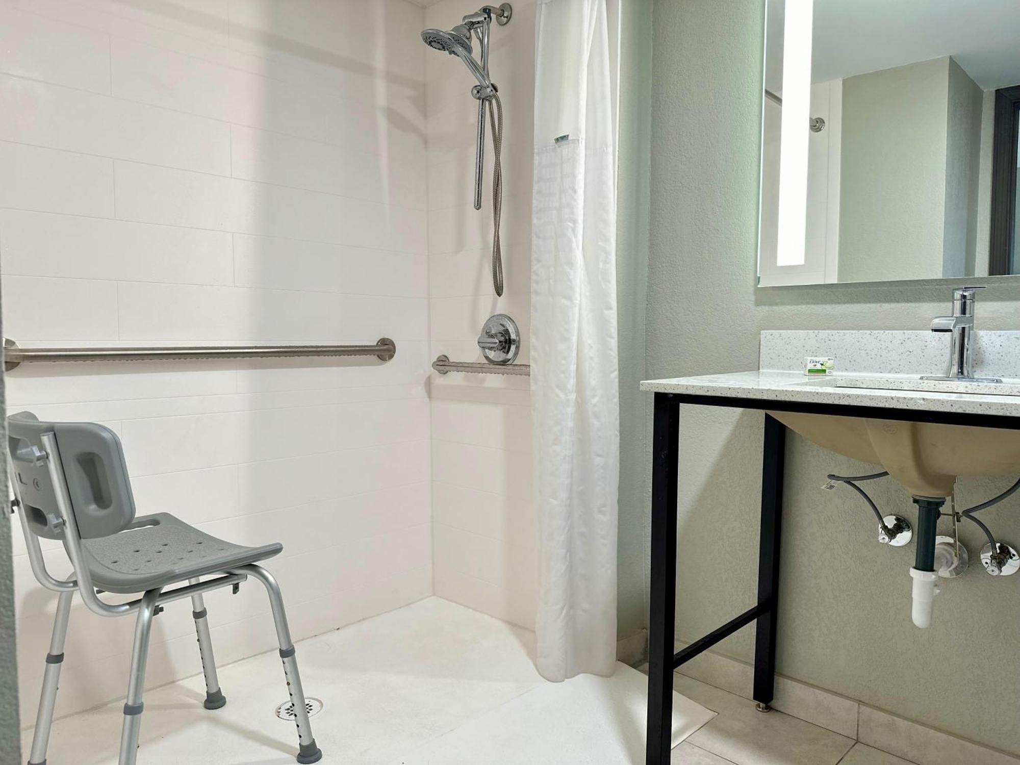 La Quinta Inn By Wyndham Huntsville Research Park מראה חיצוני תמונה