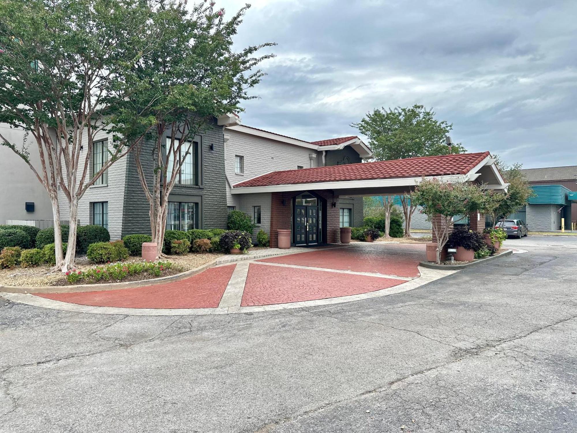 La Quinta Inn By Wyndham Huntsville Research Park מראה חיצוני תמונה