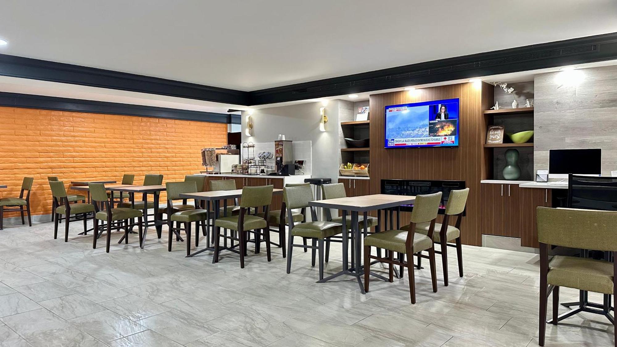 La Quinta Inn By Wyndham Huntsville Research Park מראה חיצוני תמונה