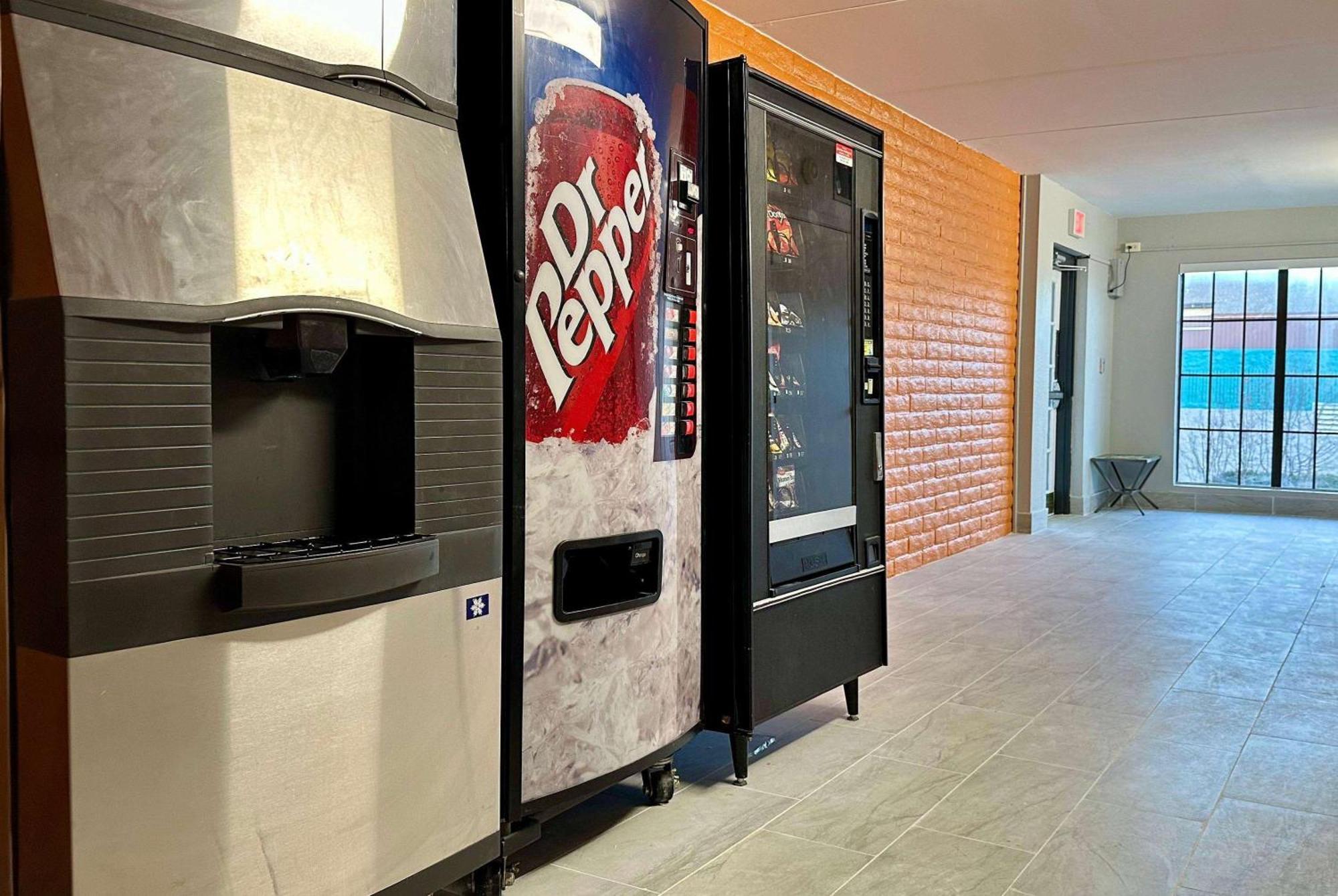 La Quinta Inn By Wyndham Huntsville Research Park מראה חיצוני תמונה