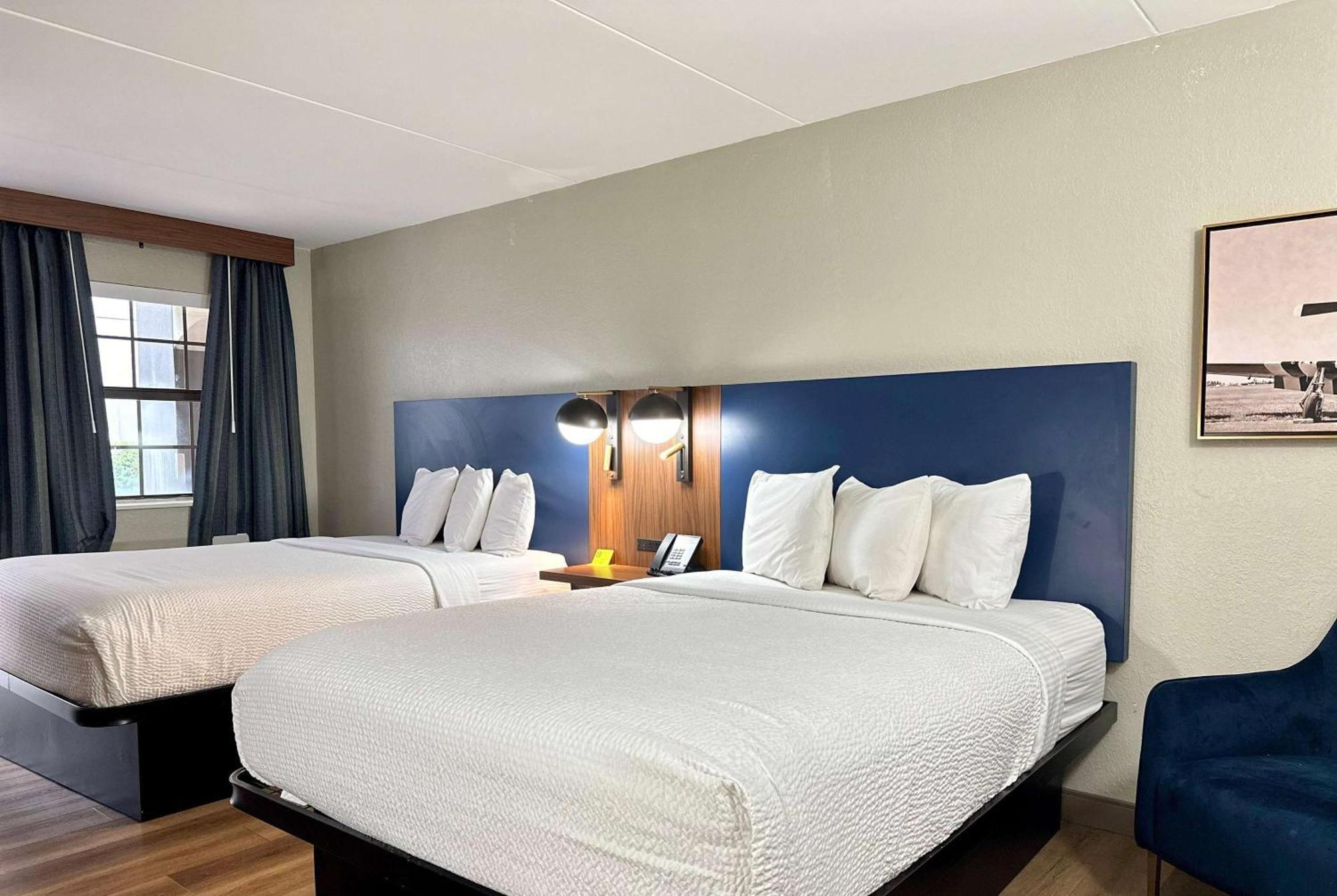 La Quinta Inn By Wyndham Huntsville Research Park מראה חיצוני תמונה