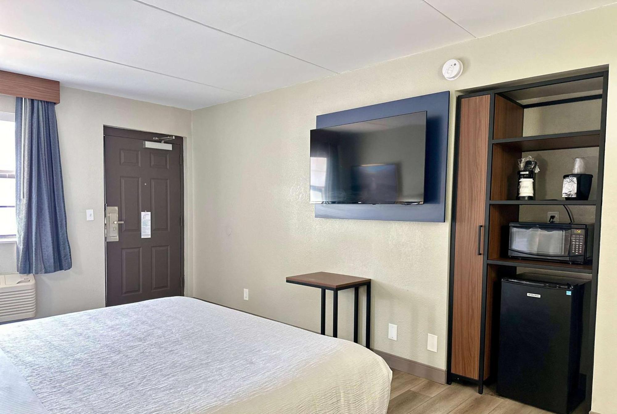 La Quinta Inn By Wyndham Huntsville Research Park מראה חיצוני תמונה
