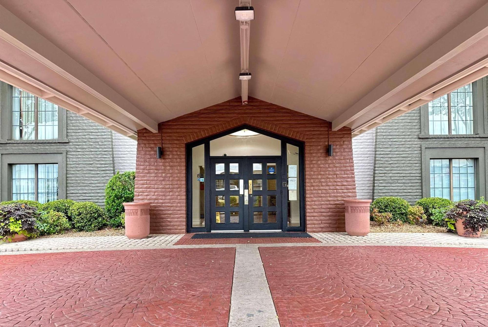 La Quinta Inn By Wyndham Huntsville Research Park מראה חיצוני תמונה