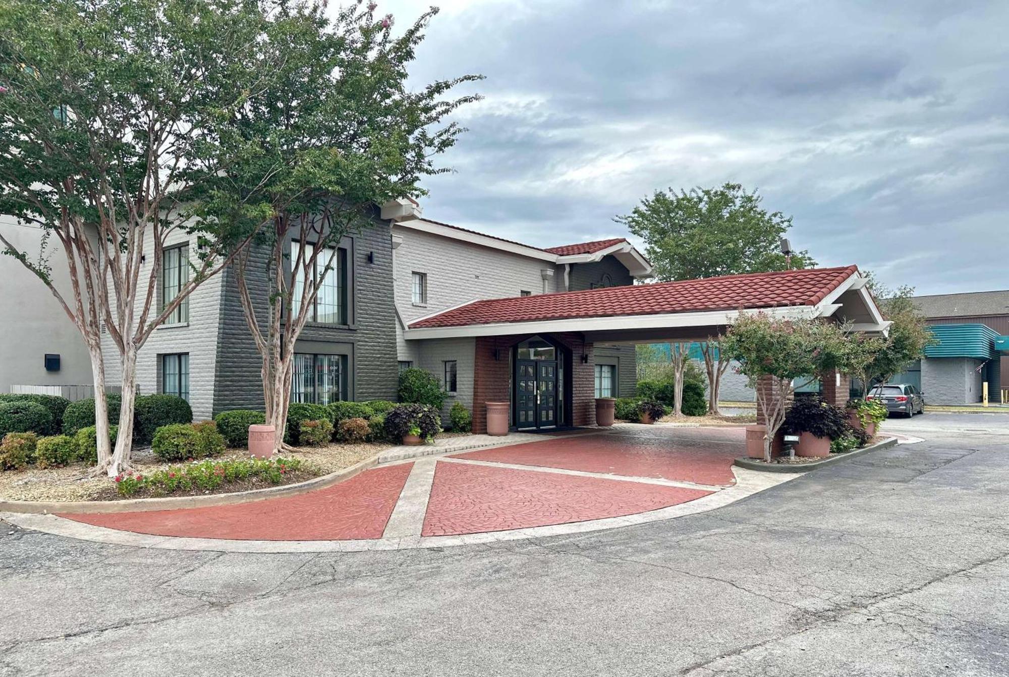 La Quinta Inn By Wyndham Huntsville Research Park מראה חיצוני תמונה