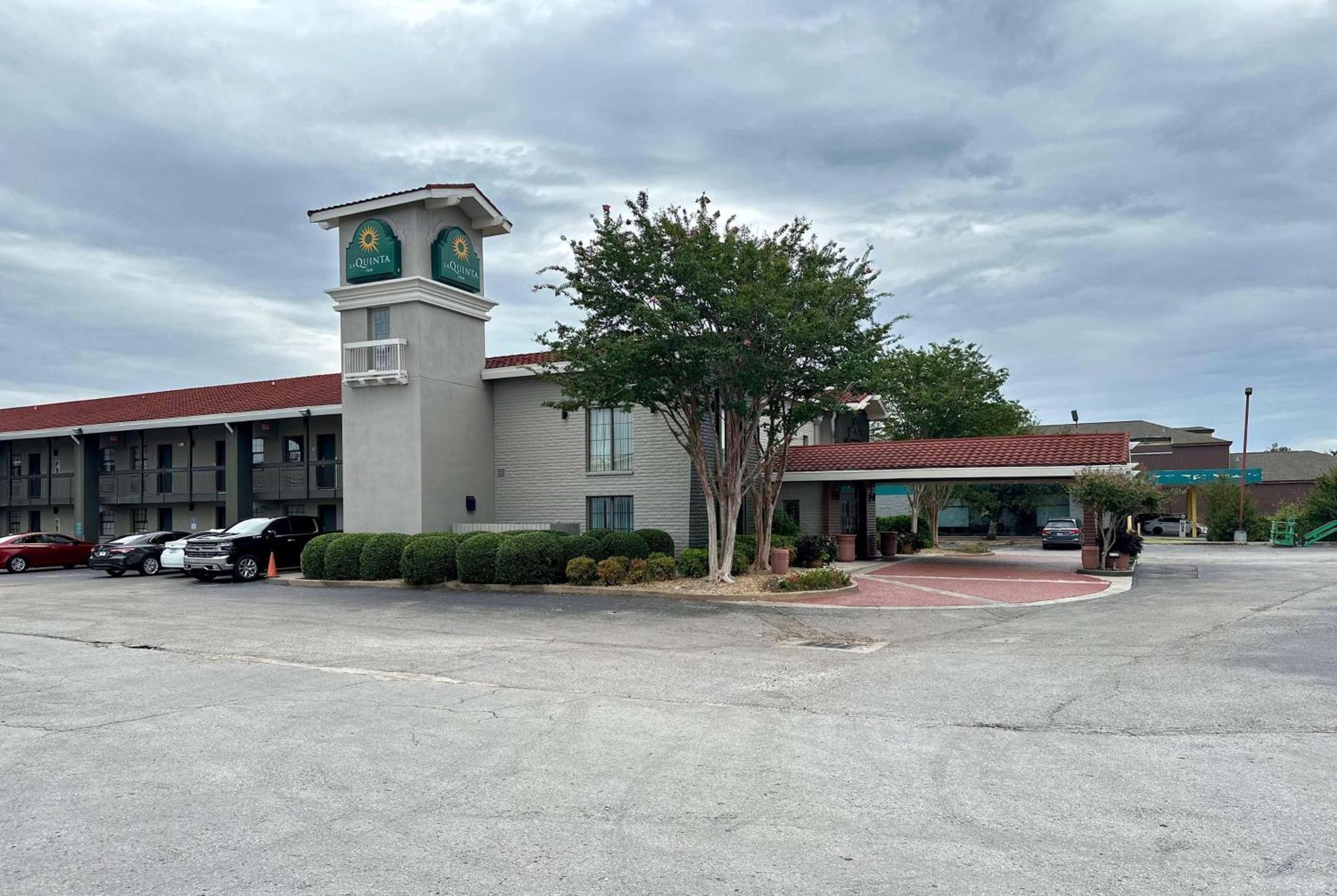 La Quinta Inn By Wyndham Huntsville Research Park מראה חיצוני תמונה